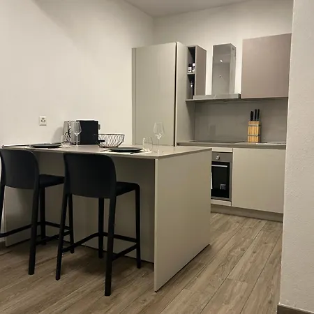 Apartment Spacious & Stylish - Partial View